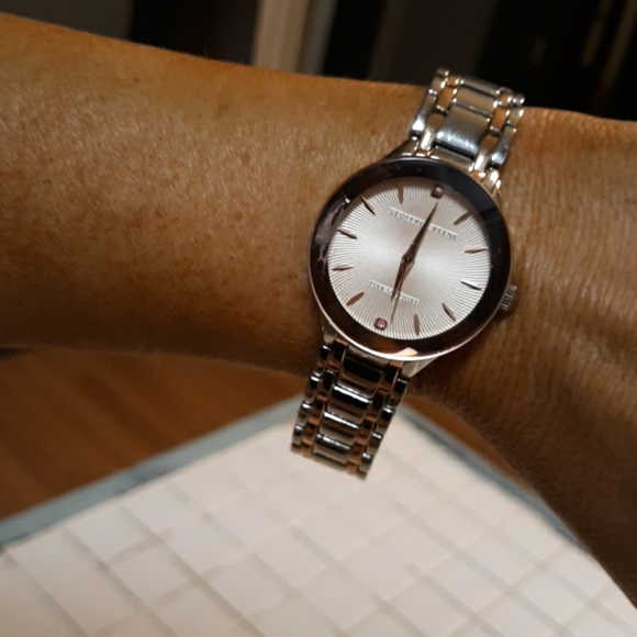 Geoffrey beene watch - Picture 3 of 3